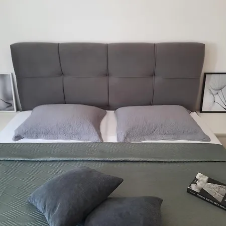 Home アパート *