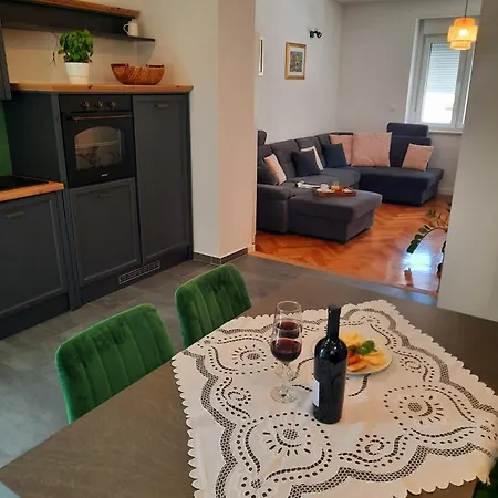 Daire Home Split