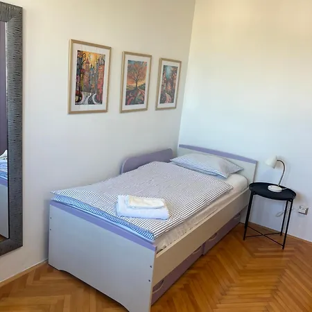 Home Apartment *